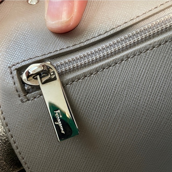 Salvatore Ferragamo gold Leather bag - Picture 9 of 14